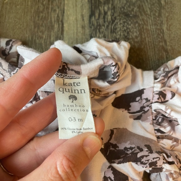 SOLD Kate Quinn Bamboo ruffle Feather print top, 0-3 months - Picture 5 of 6